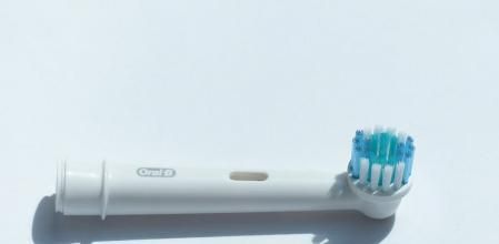 El sonido del cepillo de dientes eléctrico se parecía al silbido de una serpiente