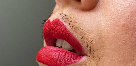 Joanna Kenny promueve el vello facial