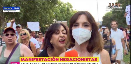 Negacionistas insultan a un equipo de 'Espejo Público'