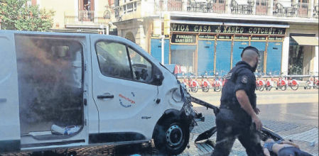 El yihadista circuló a gran velocidad por el tramo central de la Rambla arrollando a quien encontraba a su paso
