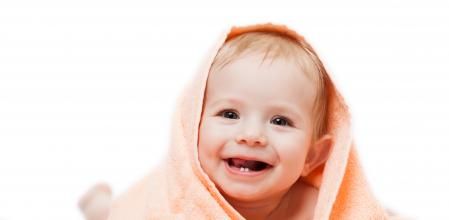 Los primeros dientes en salir son los incisivos centrales inferiores