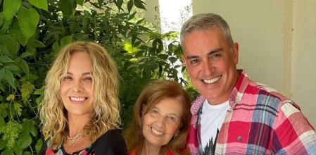 La foto que ha sembrado la polémica, en la que aparecen Teresa Campos, Belén Rodríguez y Kiko Hernández.