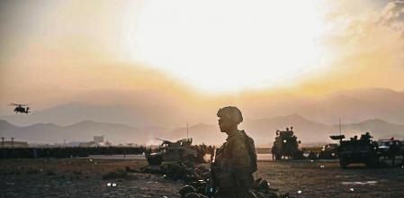 This US Marine Corps photo released on August 18, 2021 shows US Army Soldiers assigned to the 10th Mountain Division standing security at Hamid Karzai International Airport, Kabul, Afghanistan, on August 16, 2021, as US Soldiers and Marines are assisting the Department of State with an orderly drawdown of designated personnel in Afghanistan. - The Taliban have offered a pledge of reconciliation, vowing no revenge against opponents and to respect women's rights in a 