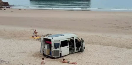 Acaban encallados en la playa y reciben una multa por culpa de las instrucciones del GPS