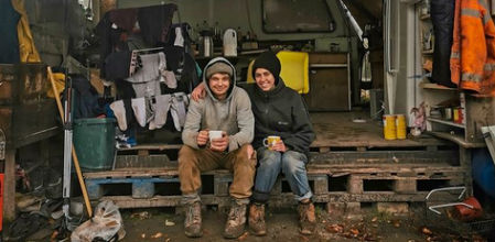 Gastan todos sus ahorros en una mansión sin saber que estaba en ruinas