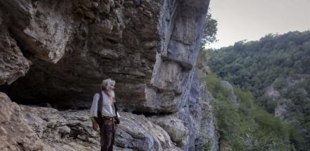 Aplausos a un ermitaño que decide vacunarse al descubrir que vivimos una pandemia mundial