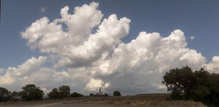 Nubes sobre el santuario de Puig-alt, en Manlleu