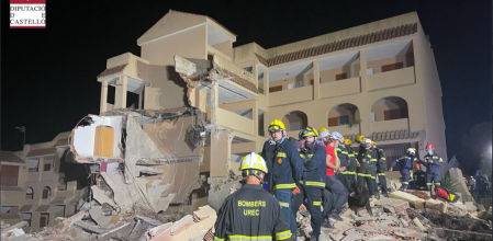 Los bomberos siguen trabajando en las labores de rescate