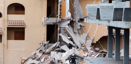 Firefighters work among the debris of a collapsed building in the town of Peniscola, Spain, August 26, 2021. REUTERS/Eva Manez NO RESALES. NO ARCHIVES