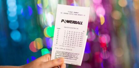 Pierde su trabajo como limpiador por la crisis y le tocan 50 millones de euros en la lotería