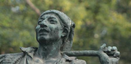 Rostro de la estatua de la escultura Manelic.