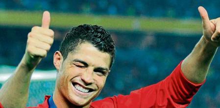 Yokohama (Japan), 21/12/2008.- (FILE) Manchester United's European Footballer of the Year Cristiano Ronaldo from Portugal winks to fans celebrating his team's win against Ecuador's Liga de Quito at the FIFA Club World Cup soccer final match in Yokohama, south of Tokyo, Japan, 21 December 2008 (reissued on 27 August 2021). Manchester United confirms Ronaldo's transfer from Juventus on 27 August 2021. (Mundial de Fútbol, Japón, Tokio) EFE/EPA/FRANCK ROBICHON