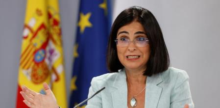La ministra de Sanidad, Carolina Darias, ha anunciado que en el consejo interterritorial de Sanidad de la próxima semana se llevará a consideración de las comunidades autónomas la propuesta que ha alcanzado hoy la ponencia de vacunación de administrar una tercera dosis de la vacuna de la covid solo a las personas que sufren algún tipo de inmunodepresión.