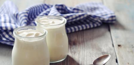 Recipientes de yogur natural