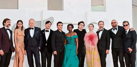 (From L) Spanish actor Javier Bardem, US actress Zendaya, Swedish actor Stellan Skarsgard, Taiwanese actor Chang Chen, US actor Oscar Isaac, Britih actress Sharon Duncan-Brewster, French US actor Timothee Chalamet, Swedish actress Rebecca Ferguson, Canadian director Denis Villeneuve, US actor Dave Bautista and US actor Josh Brolin arrive for the screening of the film 