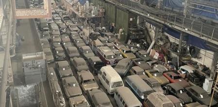 Imagen de los vehículos hallados en estado de semiabandono