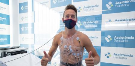 Luuk De Jong, durante la revisión médica con el Barça.