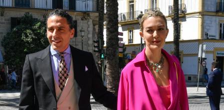 Marta Ortega y Carlos Torretta llegan a la boda de Carlos Cortina y Carla Vega Penichet en Jerez de la Frontera