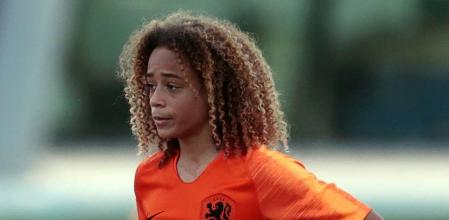 El exazulgrana Xavi Simons ha sido expulsado de la concentración