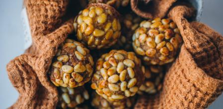 Panellets de boniato, almendra y dátil