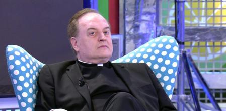 El padre Apeles reaparece en 'Sálvame' para hablar del obispo de Solsona