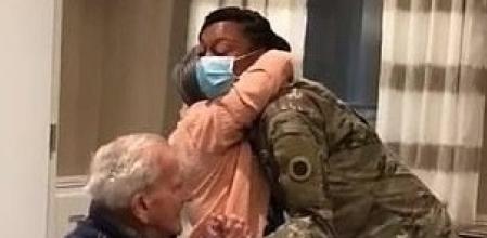 El enternecedor encuentro entre un veterano de la IIGM y la mujer que le envió una carta con 9 años