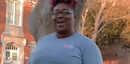 Esta es la cuenta de TikTok que arrasa lanzando comentarios bonitos a los desconocidos