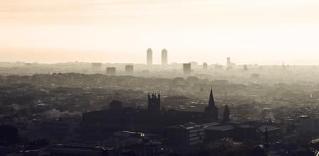 El rendimiento cognitivo y el estrés empeoran durante los días de mayor contaminación en Barcelona