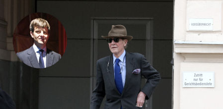 Ernesto de Hannover sale del juzgado en marzo de este año, denunciado por varios altercados. Su hijo, en el círculo, goza de una reputación intachable.