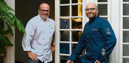 RETRATO DEL XEF JORDI VILA ( Izq ) CON EL PASTELERO ANTONIO BACHOUR EN EL RESTAURANTE ALKIMIA