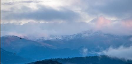 El verano ha acabado con la primera nevada en el Pirineo.