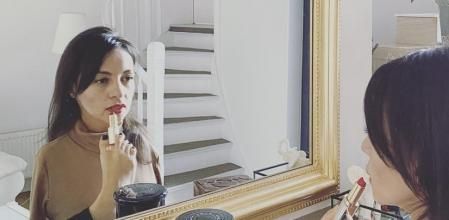 Sarah Talbi, la mujer que nació sin brazos y es capaz de hacerlo todo con sus pies