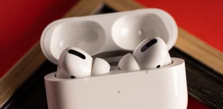 Una mujer se traga un AirPod y graba los sonidos del interior de su estómago