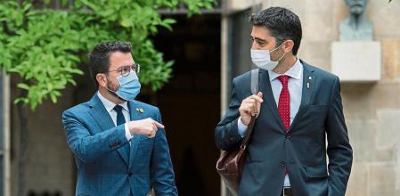 REUNION DEL GOBIERNO CATALAN EN EL PALAU DE LA GENERALITAT, PRESIDENTE PERE ARAGONES ( IZQ ) Y JORDI PUIGNERO ( VICEPRESIDENTE )