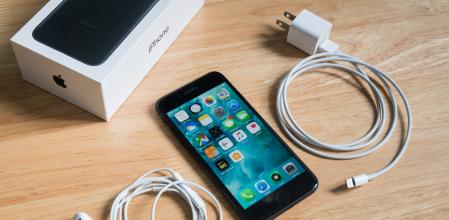 La Comisión Europea quiere presentar una iniciativa para la fabricación de un mismo conector para todos los móviles, algo a lo que Apple se opone