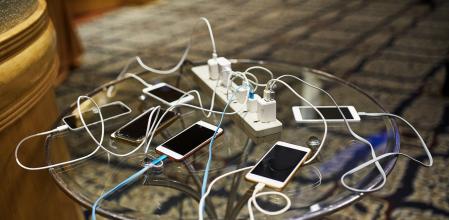 Con la llegada de un conector único, se acabaría el usar un cargador u otro dependiendo del teléfono móvil