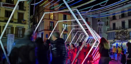 Una instalación del festival Lluèrnia de Olot de una edición anterior.