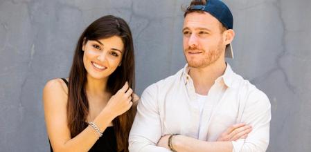 El actor turco ha desvelado cómo surgió el amor con Hande Erçel