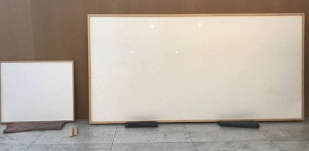 Pagan a un artista 74.000 euros y este presenta dos lienzos en blanco