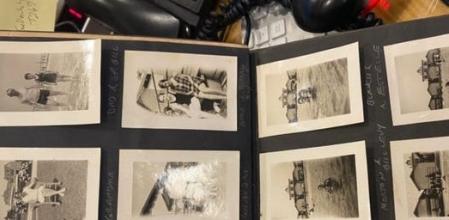 Descubre a su familia perdida tras comprar un álbum de fotos antiguas en un mercadillo