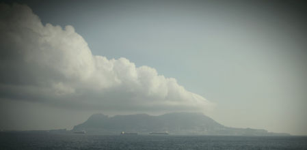 Caravana de buques divisada desde el Parque del Centenario de Algeciras.