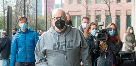 GRAFCAT5692 BARCELONA 9/12/2020.- El empresario y productor Josep María Mainat a su llegada este mediodía a la Ciutat de la Justicia, donde estaba citado para declarar por la investigación abierta por presuntos malos tratos a su mujer Angela Dobrowolski. EFE/Marta Perez