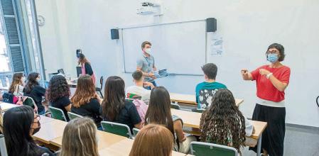 INICIO CURSO DE FP EN EL INSTITUT BONANOVA. ALUMNOS DE GRADO MEDIO DE FARMACIA EL PRIMER DIA DE CLASE