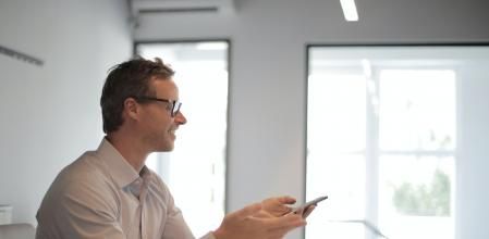 La transformación digital que estamos viviendo nos ha servido  para familiarizarnos con herramientas como los asistentes de voz o los chatbots de atención al cliente