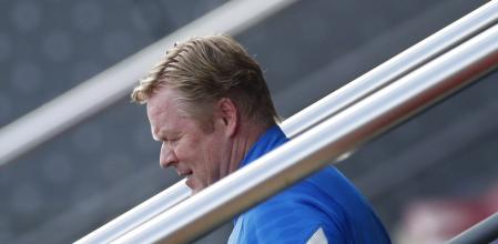 Soccer Football - LaLiga - FC Barcelona Training - Ciutat Esportiva Joan Gamper, Barcelona, Spain - October 1, 2021 FC Barcelona coach Ronald Koeman during training REUTERS/Albert Gea