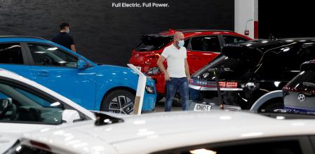 Los visitantes del Automobile Barcelona tienen la posibilidad de comprar coches en el recinto ferial con interesantes descuentos