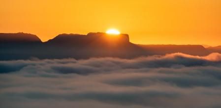 El sol sale por el abismo Pla d'Aiats.
