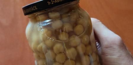 No tires el líquido de los garbanzos que hace espuma, utilízalo así