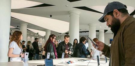 Inauguración tienda Huawei plaza Catalunya.