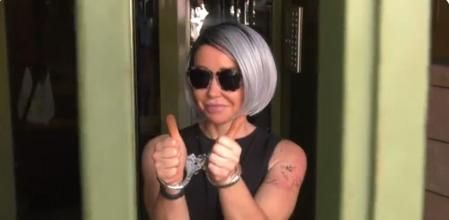 Así fue el debut de Angela Dobrowolski como reportera: esposada y a la fuga